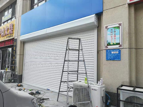 濟南鋁合金電動卷簾門是怎樣安裝的？