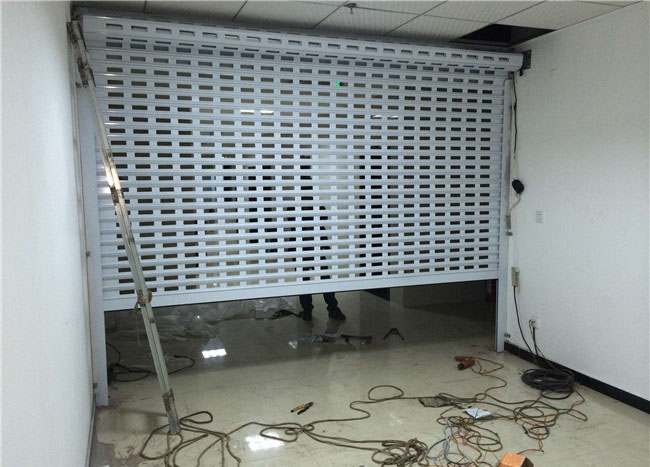 濟南卷簾門廠家為大家介紹濟南電動卷簾門的安裝及使用！建議收藏！